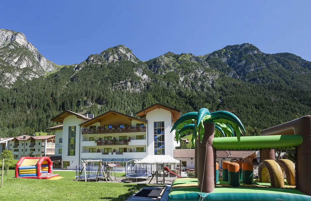 Hotel Bergkristall-1